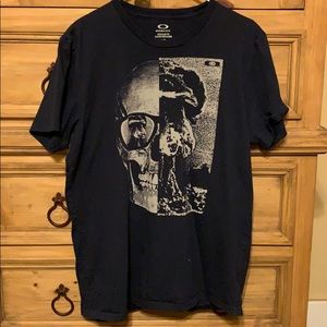 Men’s large Oakley shirt